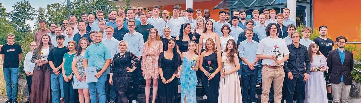 Am Lippe-Berufskolleg feierten die Fachschüler, -oberschüler und informationstechnische Assistenten ihre Abschlüsse.