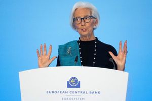 Lagarde: «Ich finde es in gewisser Weise sehr befriedigend, dass so viele Menschen meinen Job haben wollen. Es ist ein großartiger Job.» - Foto: Boris Roessler/dpa
