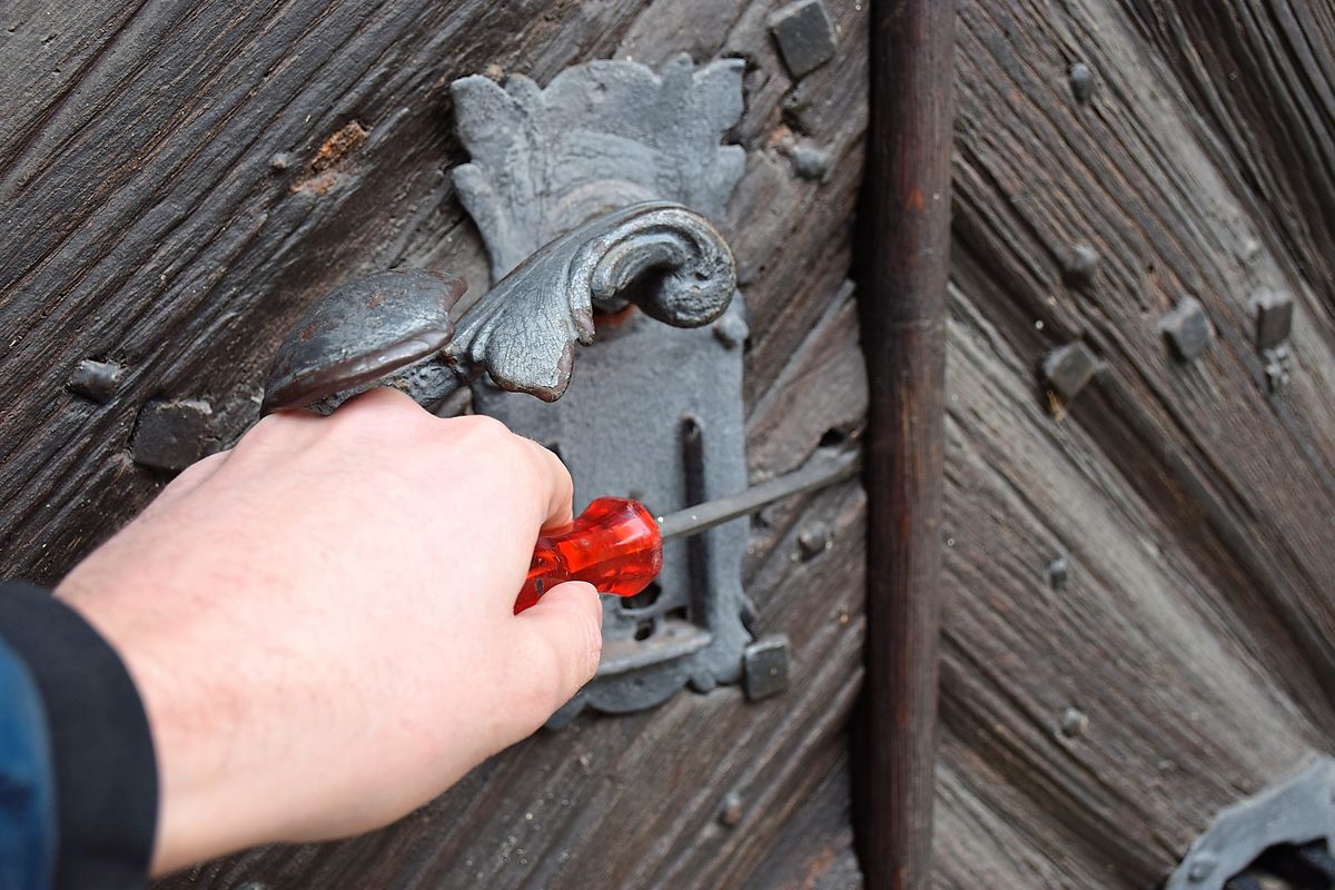 In die Kirche St. Vitus in Mönninghausen wurde eingebrochen. Der gestohlene Geldbetrag ist zwar gering, der Schaden aber wohl groß. Foto: Daniel Kossack