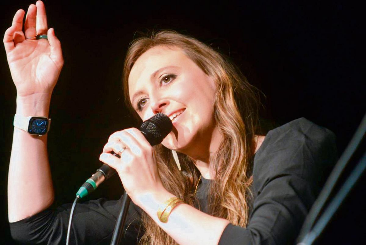 Entschleunigt und stressfrei ging das Siobhan Miller Quartett auf der Lippstädter Studiobühne zu Werke. Doch die Frontfrau räumte in ihren Songs auch den Schattenseiten des Lebens viel Raum ein. Foto: Gröbing