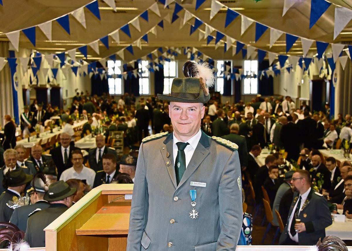 Zum neuen stellvertretenden Bundesoberst wählten die delegierten Schützen Stefan Albersmeier am Wochenende in Anröchte. Für den Berger war das ein sehr emotionaler Moment.