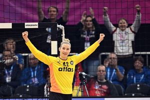 Torhüterin Katharina Filter überragt beim Viertelfinal-Einzug. - Foto: Federico Gambarini/dpa