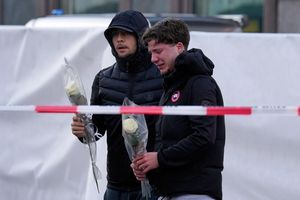 Unendliche Trauer in Crans-Montana. - Foto: Baz Ratner/AP/dpa