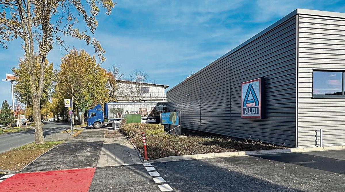 Größer, grüner, moderner: Aldi ist zurück am Mondschein. Der Discounter-Riese eröffnet am 6. November an altem Standort, aber in neu gebauter Filiale. Foto: Carolin Cegelski
