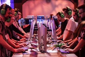 Neue Spiele testen wie hier bei der Gamescom 2024 - das ist auch bei der diesjährigen Gaming-Messe möglich. - Foto: Oliver Berg/dpa