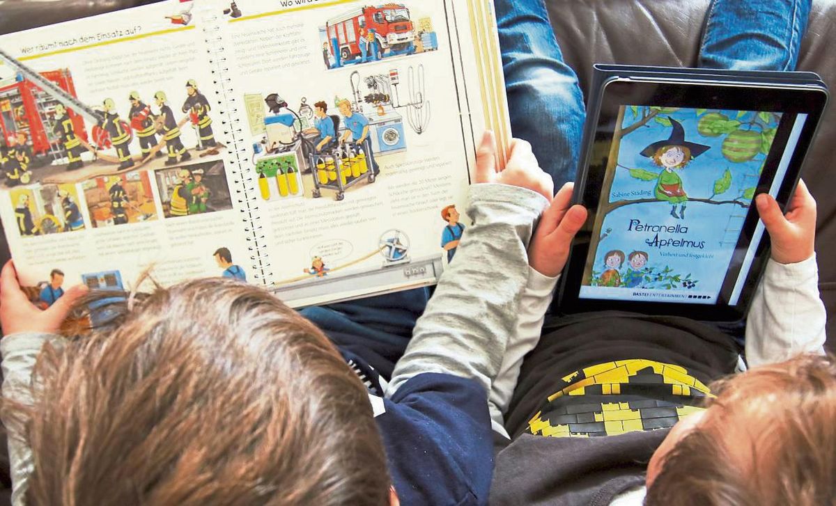 Kinder können nicht früh genug beginnen, sich mit Büchern zu beschäftigen – egal ob analog oder digital. Foto: Winkelmann