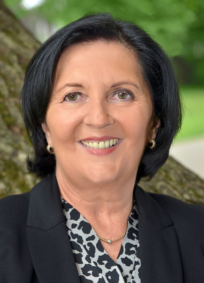 Landrätin Eva Irrgang fordert in ihrem Neujahrsgrußwort dazu auf, sich die die vielen Möglichkeiten und Chancen ins Bewusstsein rufen, die eine neue Jahreszahl mit sich bringt. Foto: Weinstock (Kreis Soest)