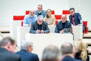 Die BSW-Landtagsfraktion hat nach dem Bruch der SPD/BSW-Koalition mit der AfD für eine Neuwahl gestimmt - der AfD-Antrag scheiterte aber. - Foto: Soeren Stache/dpa