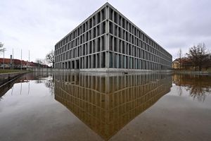 Das Bundesarbeitsgericht hat bereits in mehreren Grundsatzurteilen zum Tragen eines Kopftuchs am Arbeitsplatz entschieden. (Archivbild) - Foto: Martin Schutt/dpa