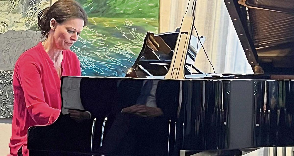 Die Pianistin Jutta Rieping begeisterte das Publikum mit ihren Interpretationen von Gershwin und Grieg. Fotos: Meschede