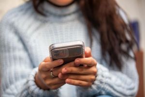 Viele Verbraucher haben im vergangenen Jahr persönlich einen Sicherheitsvorfall im Netz erlebt. (Symbolbild) - Foto: Fernando Gutierrez-Juarez/dpa