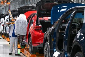 Die Produktion bei VW läuft auch nächste Woche weiter. (Archivbild) - Foto: Hendrik Schmidt/dpa