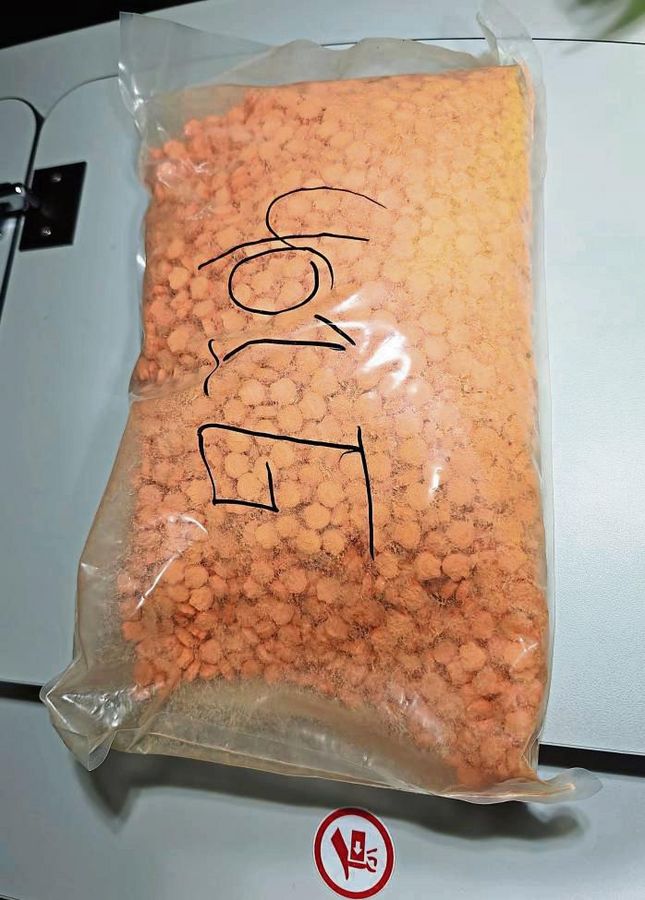 Zwei Kilo Ecstasy lagen im Reisegepäck eines 28-Jährigen. Marktwert: locker über 60 000 Euro. Foto: Hauptzollamt Bielefeld