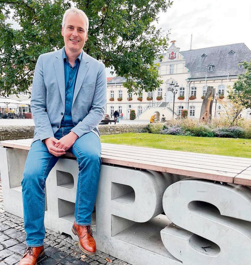 Große Herausforderung: Am 1. November übernimmt Alexander Tschense das Bürgermeister-Amt von Arne Moritz. Am 3. November findet die Vereidigung im Rat statt. Bis Ende Oktober gehts nun erstmal wieder zur Hella, wo er als IT-Manager arbeitet. Foto: Friedrich