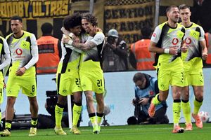 Der BVB jubelt im ersten der beiden wichtigen Duelle mit Leverkusen. - Foto: Federico Gambarini/dpa