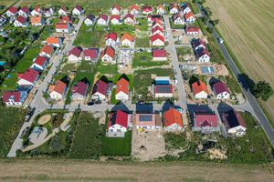 Begehrte Einfamilienhäuser: Der Immobilienmarkt kommt wieder in Fahrt (Archivbild) - Foto: Jan Woitas/dpa