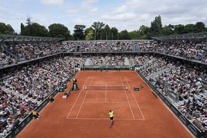 In einem der schönsten Stadien zog Alexander Zverev in Runde drei ein. - Foto: Thibault Camus/AP/dpa