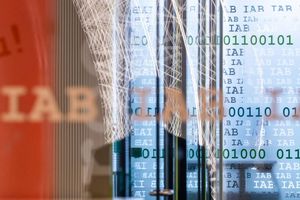 Das IAB-Arbeitsmarktbarometer ist zum zweiten Mal in Folge leicht gestiegen (Symbolbild). - Foto: Daniel Karmann/dpa