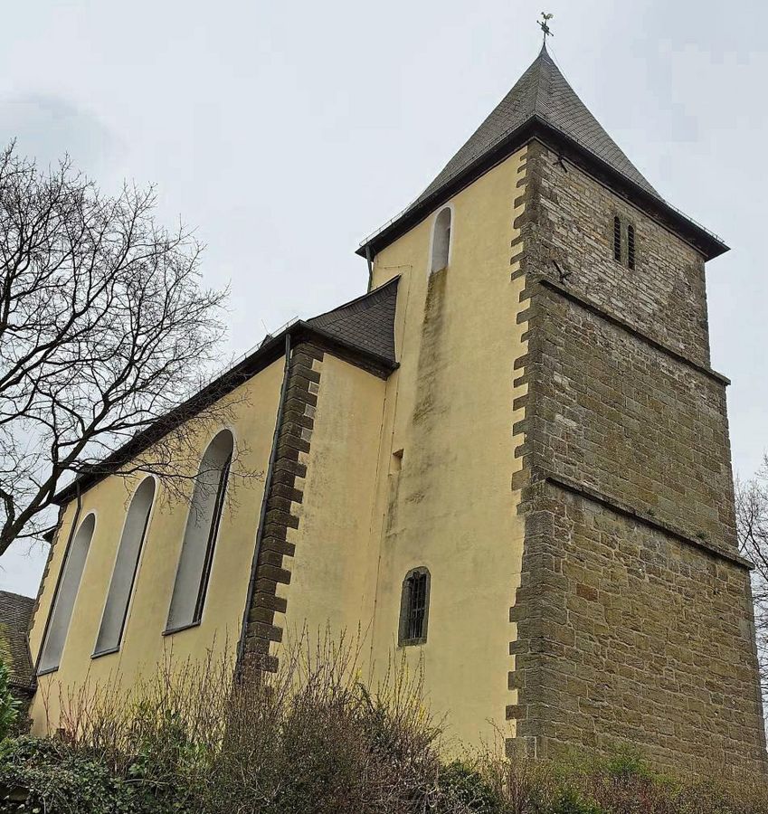 Anfang Mai soll es losgehen: Auf die St. Ursula Pfarrkirche warten Renovierungsarbeiten am Turm und am Kirchendach. Fotos: Thomas