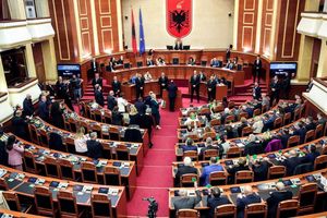 Albaniens Parlament hat dem Migrationsabkommen mit Italien zugestimmt. - Foto: Armando Babani/AP/dpa