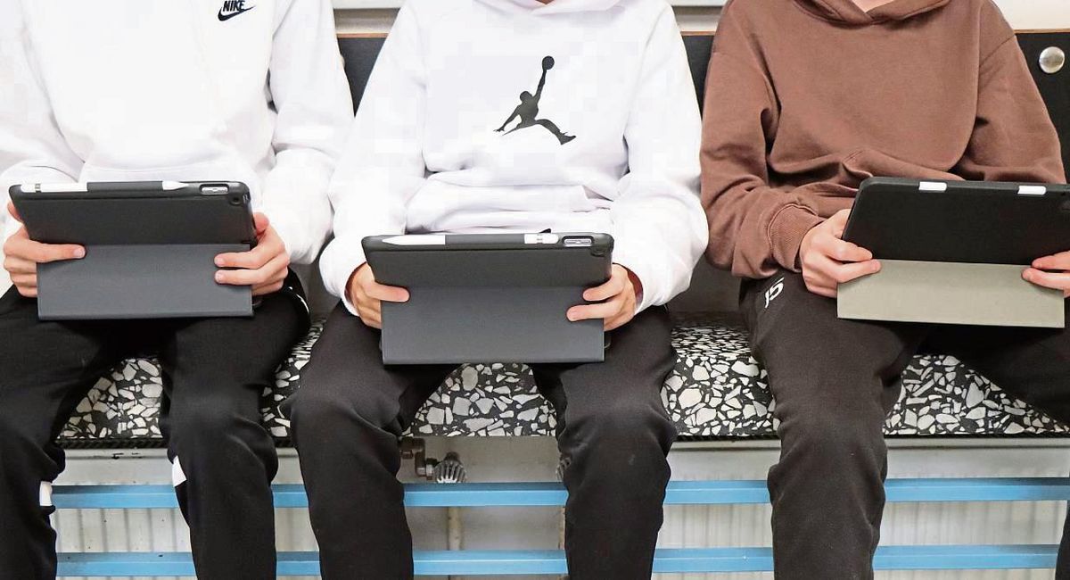 Tablets gehören an vielen Schulen in Geseke zum Alltag und werden in den Unterricht integriert. Foto: Dietz