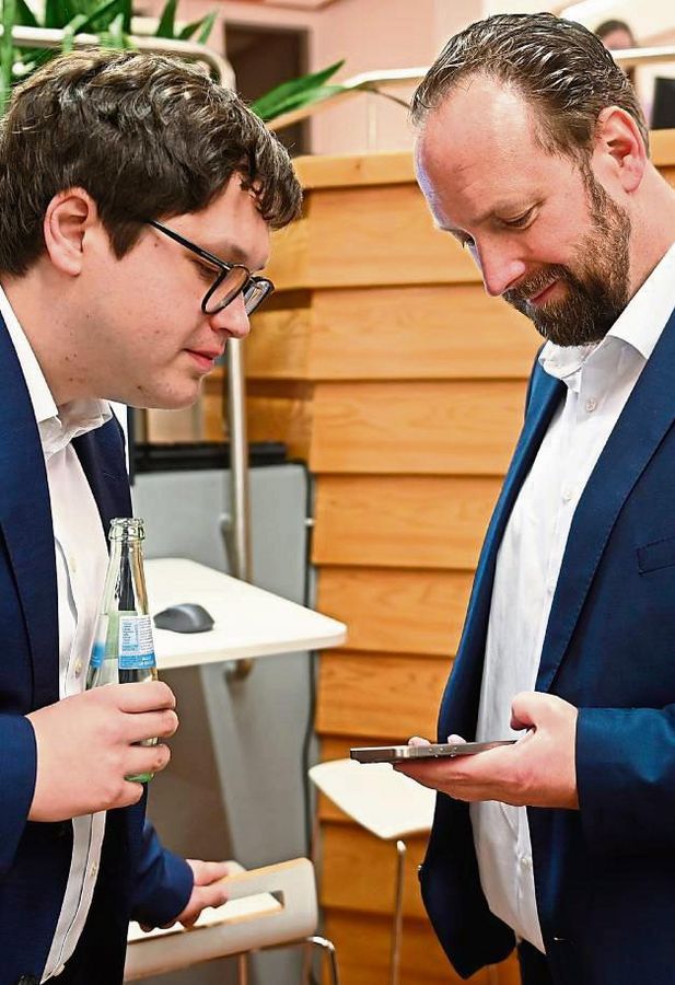 Jens Behrens (r.) aus Lippstadt (SPD) wird dem neuen Bundestag angehören. Foto: Tuschen