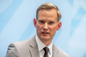 Der Bundesdrogenbeauftragte warnt vor den Gefahren von zu viel Alkohol. (Archivbild) - Foto: Michael Kappeler/dpa