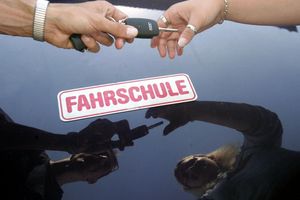 Führerschein machen - oder doch lieber warten, bis alle Autos von selbst fahren? (Symbolbild) - Foto: Marcus Führer/dpa