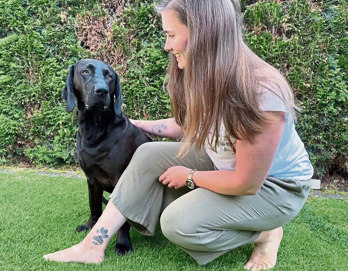 Der Pfotenabdruck ihres ersten eigenen Hundes – Anton – war Vorlage für Lisa Pankokes erstes Tattoo am Fuß. Fotos: Bsdurek
