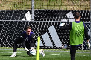 Zurück im DFB-Tor: Marc-André ter Stegen beim Training der Nationalmannschaft. - Foto: Federico Gambarini/dpa