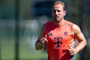 Münchner Muskelspiele beim Training: Harry Kane. - Foto: Sven Hoppe/dpa
