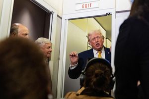 US-Präsident Donald Trump droht der neuen Führung in Venezuela. - Foto: Alex Brandon/AP/dpa