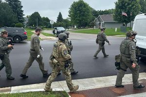 In Minnesota läuft eine großangelegte Fahndung nach dem Schützen - er soll sich als Polizist ausgegeben haben. - Foto: Tim Sullivan/AP/dpa