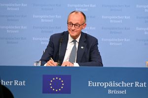 Hat sich «ausgesprochen wohl gefühlt»: Bundeskanzler Friedrich Merz bei seinem ersten EU-Gipfel in Brüssel. - Foto: Ansgar Haase/dpa
