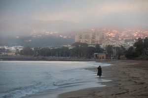 Wie wärs mal mit Urlaub an einem ruhigen, ereignislosen Ort? (Symbolbild) - Foto: Clara Margais/dpa