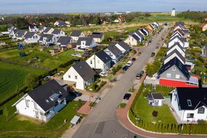 Ist für eine Mehrheit der Deutschen der Wohntraum: das freistehende Einfamilienhaus. (Symbolbild) - Foto: Jan Woitas/dpa-Zentralbild/dpa