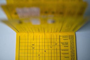 Eine frühe Impfung gegen Meningokokken ist in Deutschland Standard. - Foto: Sophia Kembowski/dpa/dpa-tmn