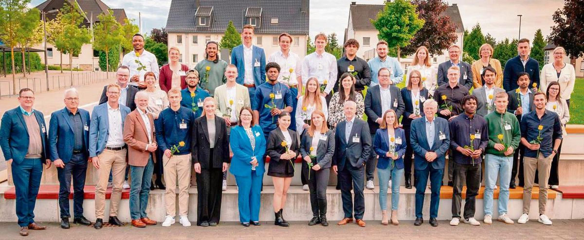 Unternehmen und Stiftungen helfen fast 50 HSHL-Studenten in Lippstadt mit einer Geldspritze bei einem Teil- oder Vollstipendium (150 bzw. 300 Euro monatlich). Stifter und Stipendiaten wurden jetzt geehrt.