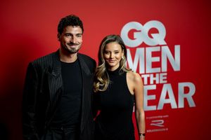 Mats Hummels kam mit Nicola Cavanis zur Verleihung des GQ-Awards. - Foto: Fabian Sommer/dpa