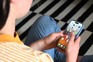 In Frankreich wird ein Social-Media-Verbot für Jüngere vorangetrieben. (Symbolbild) - Foto: Elisa Schu/dpa