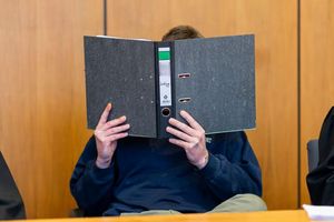 Erst Gift im Kaffee, dann 23 Schläge mit einem Eisenrohr: Nach dem Tod seiner Ex-Lebensgefährtin wird ein 41-Jähriger zu 13 Jahren Gefängnis verurteilt. (Archivbild) - Foto: Michael Matthey/dpa