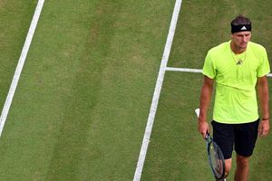 Alexander Zverev verlor den ersten Satz gegen Taylor Fritz nach einem schwächeren Aufschlagspiel. - Foto: Marijan Murat/dpa