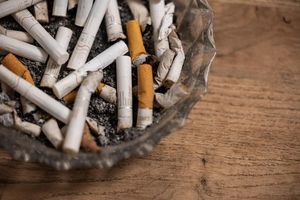 Rauchen hängt eng mit dem Risiko für Lungenkrebs zusammen. - Foto: Hannes P Albert/dpa