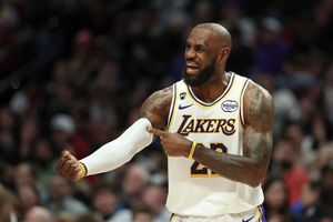 LeBron James gehört nach langer Zeit nicht zur Startformation im All-Star-Spiel der NBA. - Foto: Amanda Loman/AP/dpa