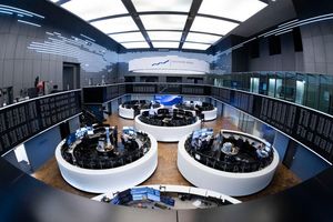 Handelssaal der Frankfurter Börse: Die Dax Konzerne legen im Tagesgeschäft zu (Archivbild) - Foto: Boris Roessler/dpa