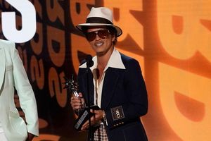 Bruno Mars beteiligte sich zuletzt an Singles mit anderen Künstlern wie Lady Gaga, sein letztes Soloalbum erschien allerdings vor zehn Jahren. (Archivbild) - Foto: Chris Pizzello/Invision via AP/dpa
