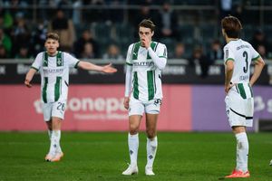 Über angebliche Geschehnisse auf Mallorca möchte Borussia Mönchengladbach mit Florian Neuhaus (M) sprechen. - Foto: Marius Becker/dpa