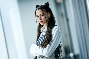 Ein Arzt habe ihr davon abgeraten, auf die Bühne zu gehen, sagte Sängerin Nina Chuba. (Archivbild) - Foto: Britta Pedersen/dpa