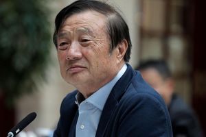 Huawei liegt laut Gründer Ren Zhengfei bei Chips noch eine Generation hinter den USA zurück. (Archivbild). - Foto: Vincent Yu/AP/dpa