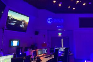 Der neue Erdbeobachtungssatellit soll vom Kontrollzentrum aus gesteuert werden. (Archivbild) - Foto: Oliver Pietschmann/dpa